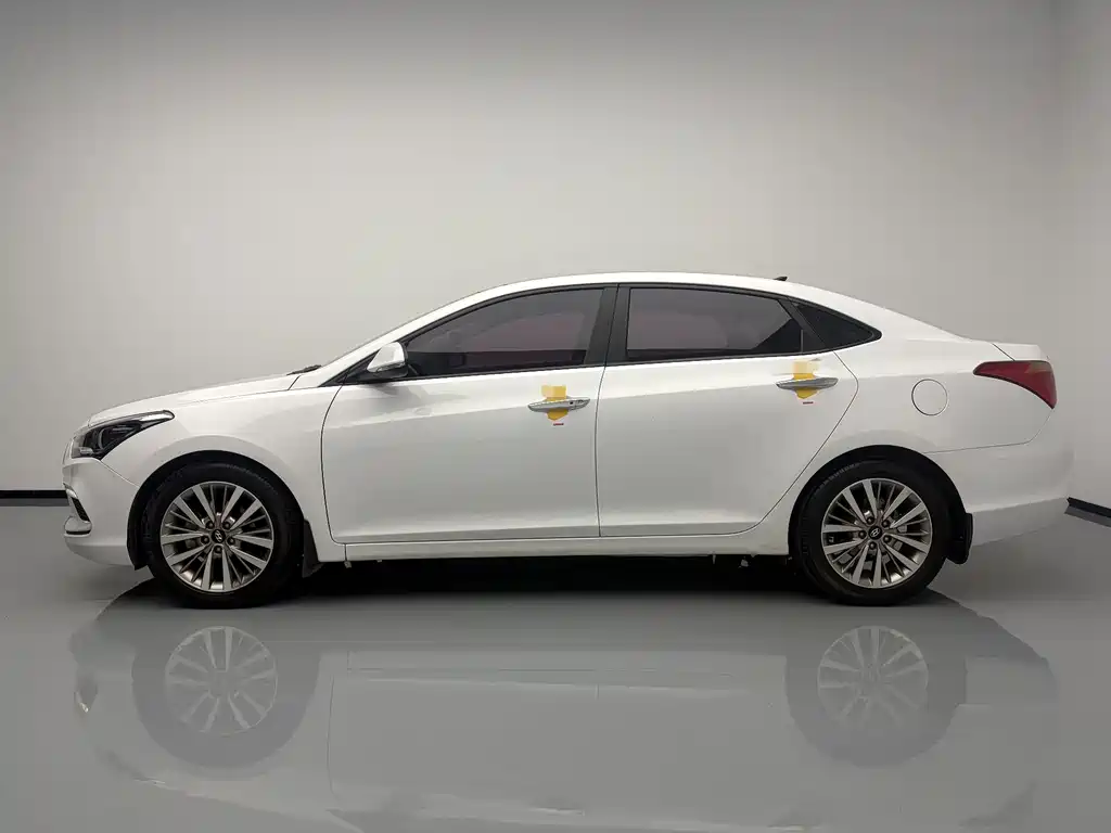 Hyundai Mistra 2017 1.8L AT GLS V