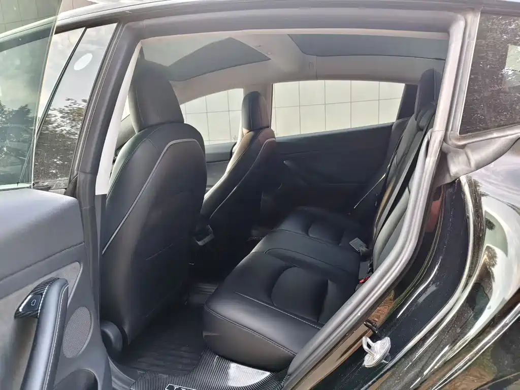 Tesla Model 3 — миниатюра 4