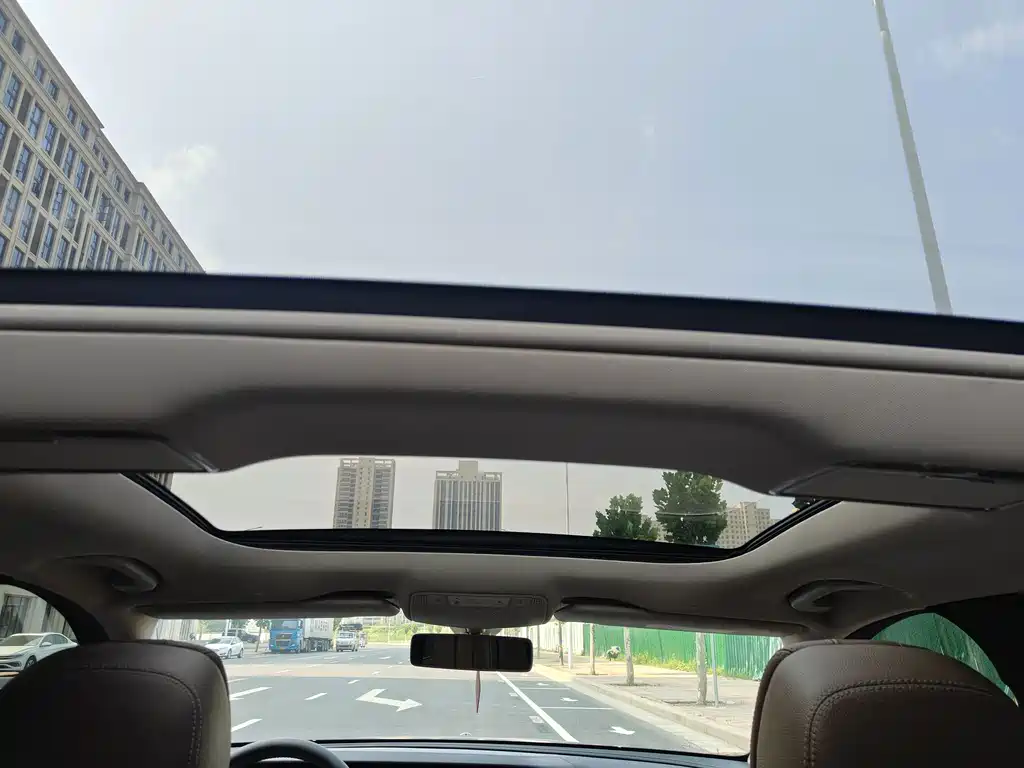 Mercedes-Benz E-Class — миниатюра 14