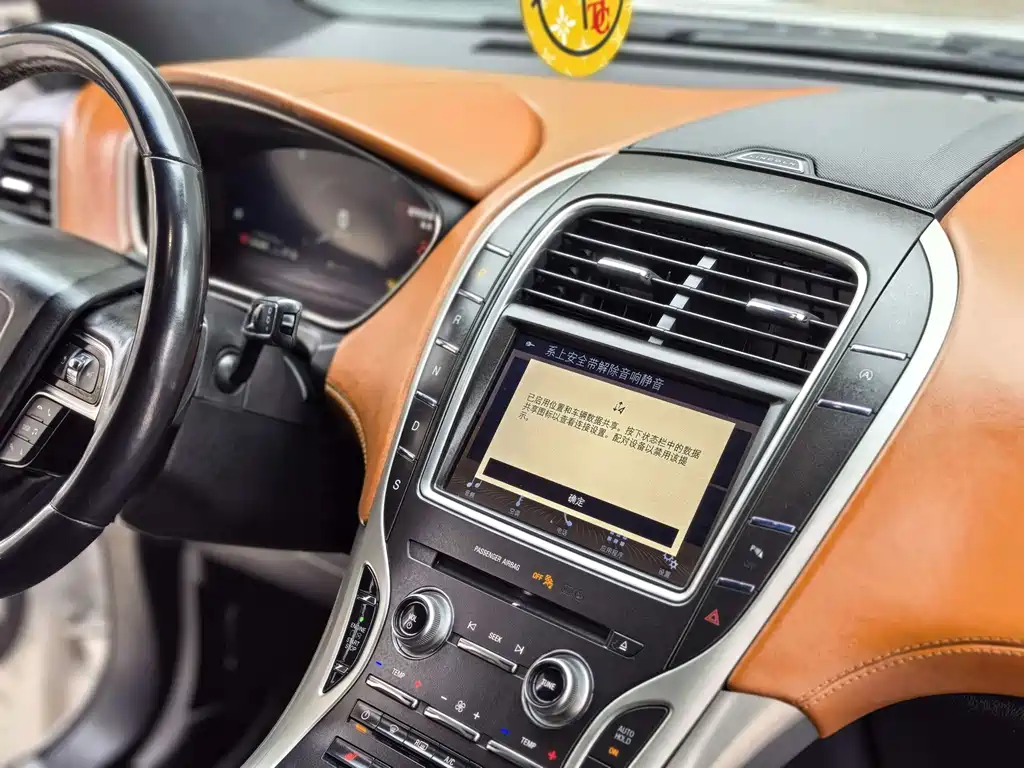 LINCOLN NAVIGATOR (IMPORT)