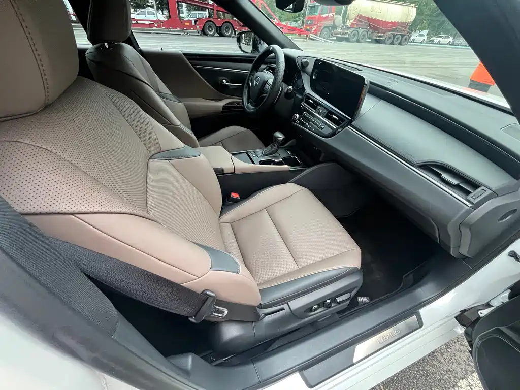 Lexus ES — миниатюра 13