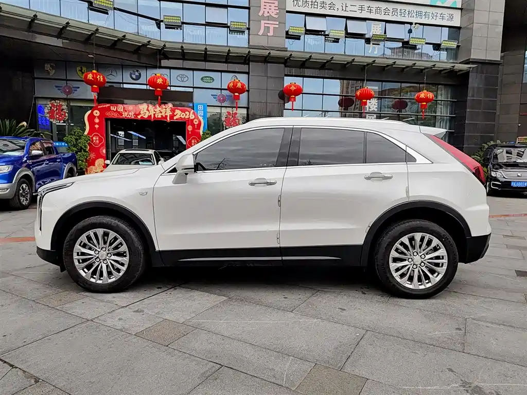 CADILLAC XT4