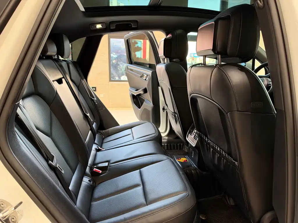 Porsche Macan — миниатюра 13