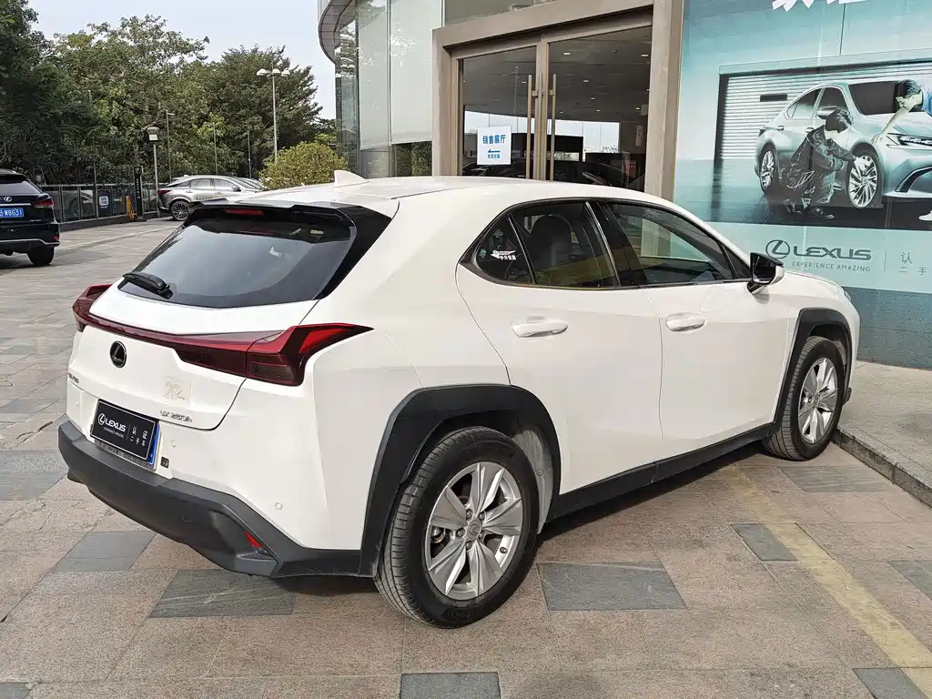 Lexus UX — миниатюра 8