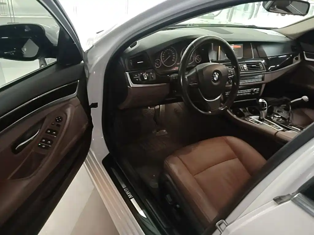 BMW 5 Series — миниатюра 16