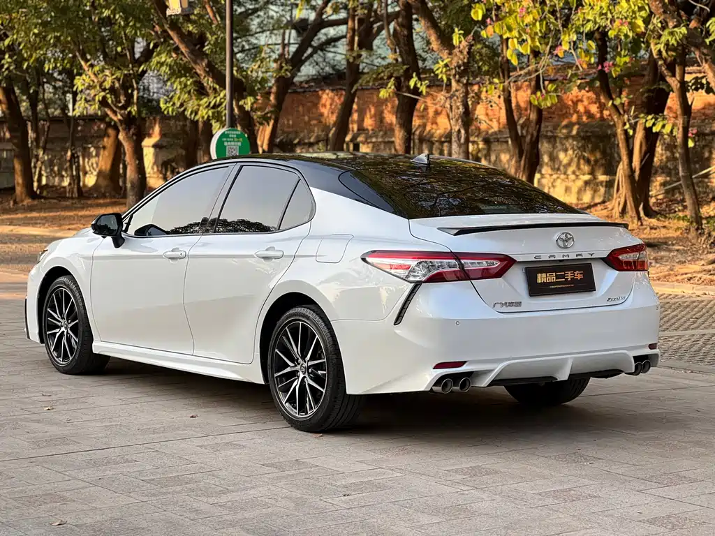 TOYOTA CAMRY