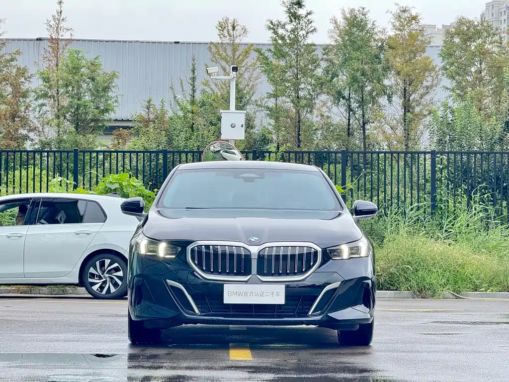 BMW 5 Series — миниатюра 2
