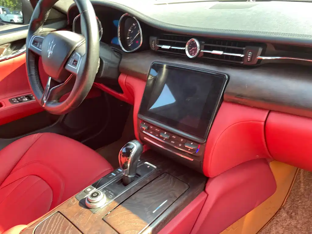 Maserati Quattroporte — миниатюра 18