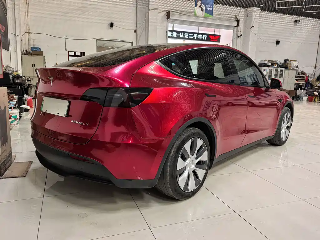 TESLA MODEL Y