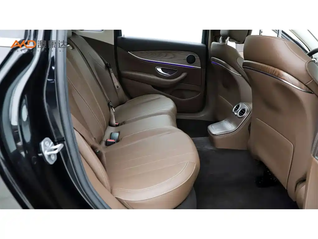 Mercedes-Benz E-Class — миниатюра 8