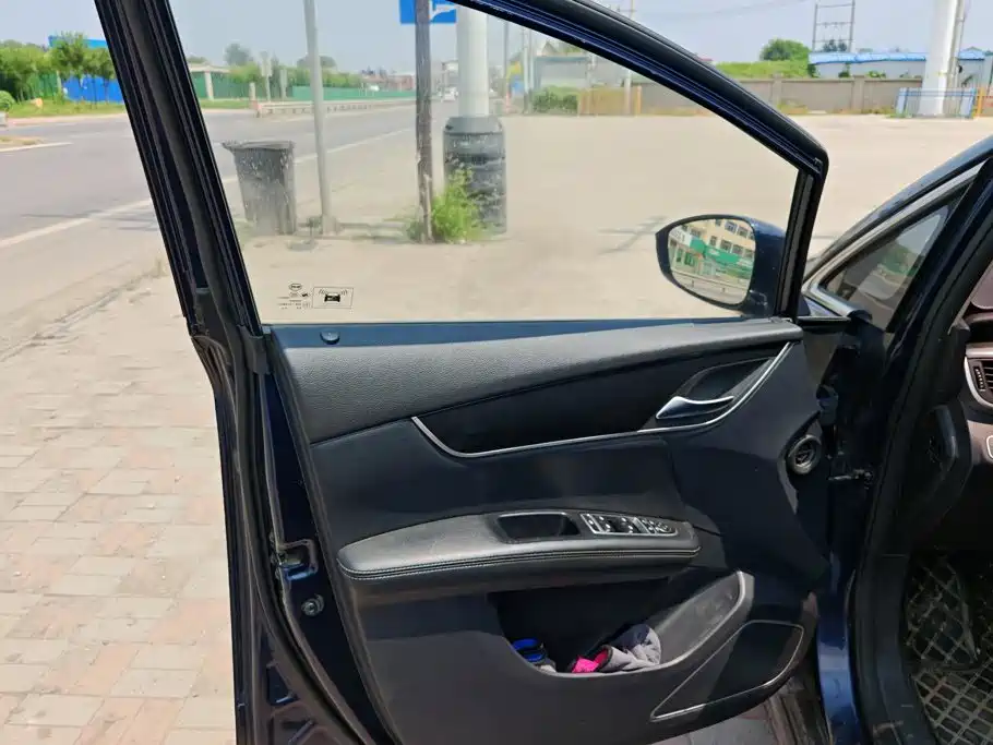 BYD MAX — миниатюра 7