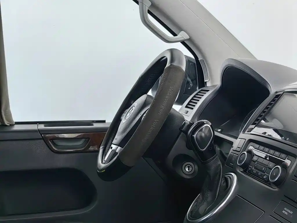 Volkswagen Multivan — миниатюра 22