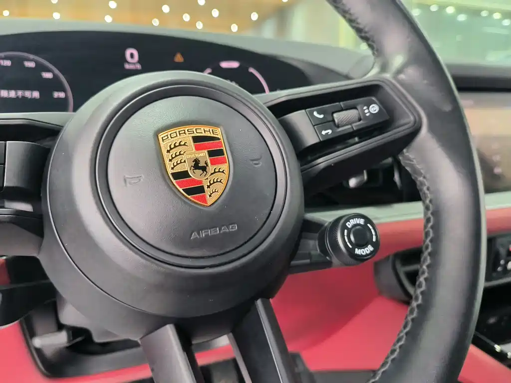 Porsche Cayenne — миниатюра 13