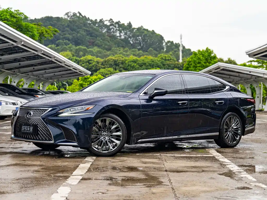 Lexus LS