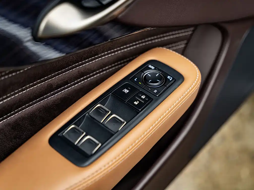 Lexus LS — миниатюра 10