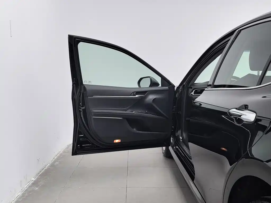 Toyota Camry — миниатюра 8