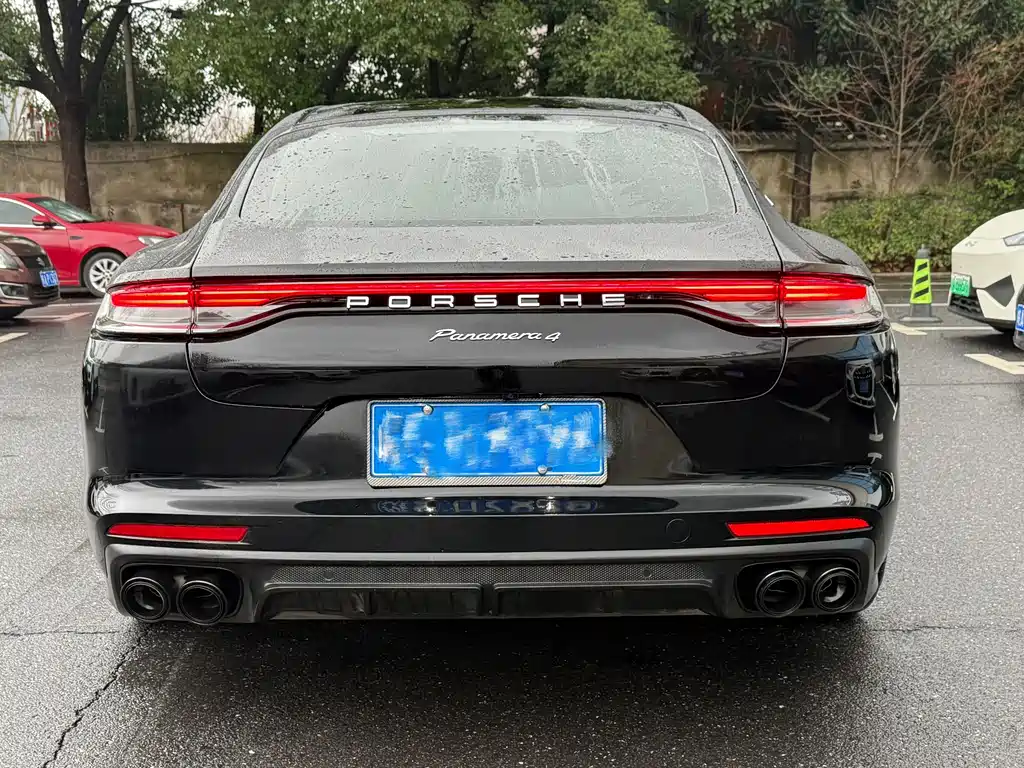 PORSCHE PANAMERA