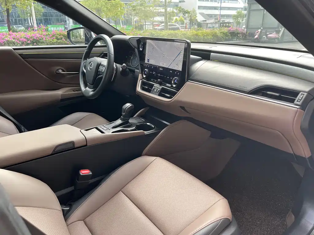 Lexus ES — миниатюра 11