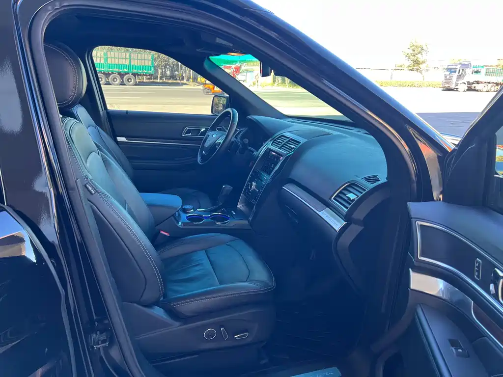 Ford Explorer (Import) — миниатюра 12