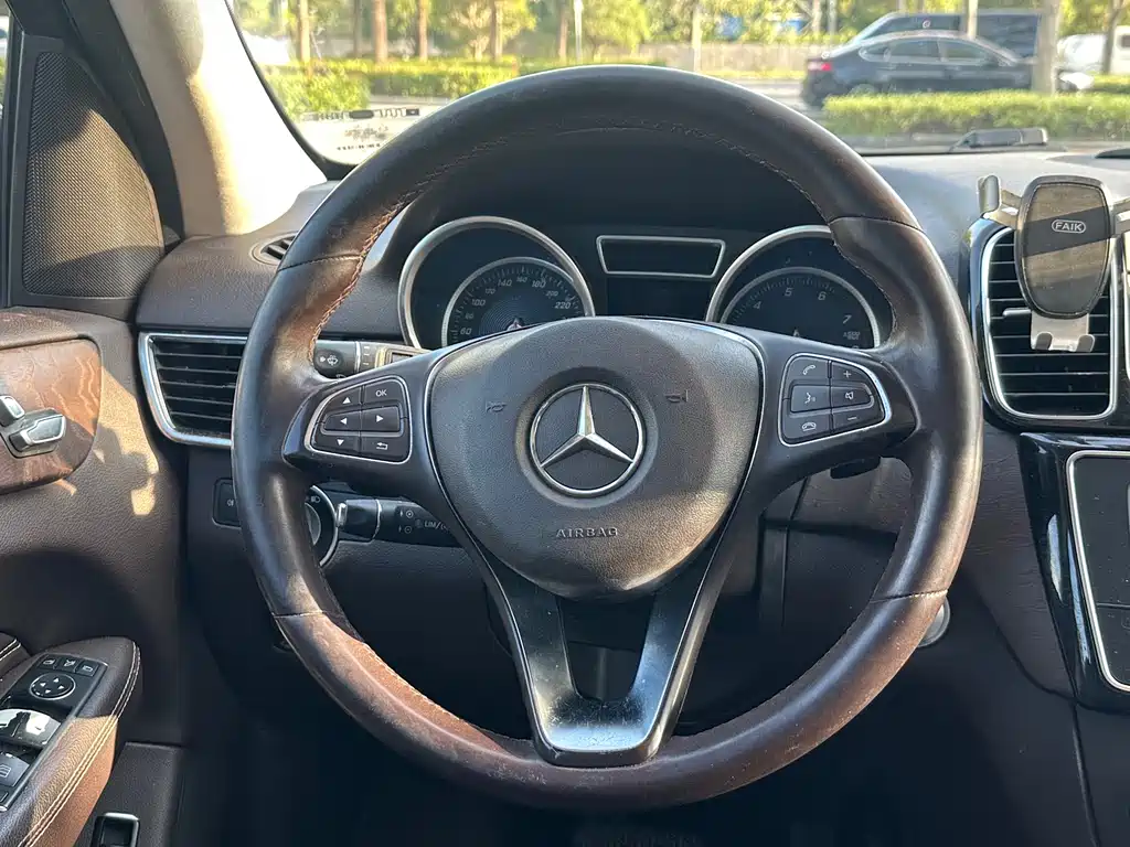 Mercedes-Benz GLE (Import) — миниатюра 16