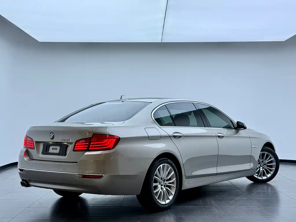BMW 5 Series — миниатюра 3