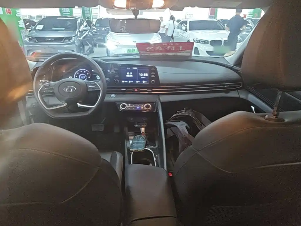 Hyundai Elantra — миниатюра 10