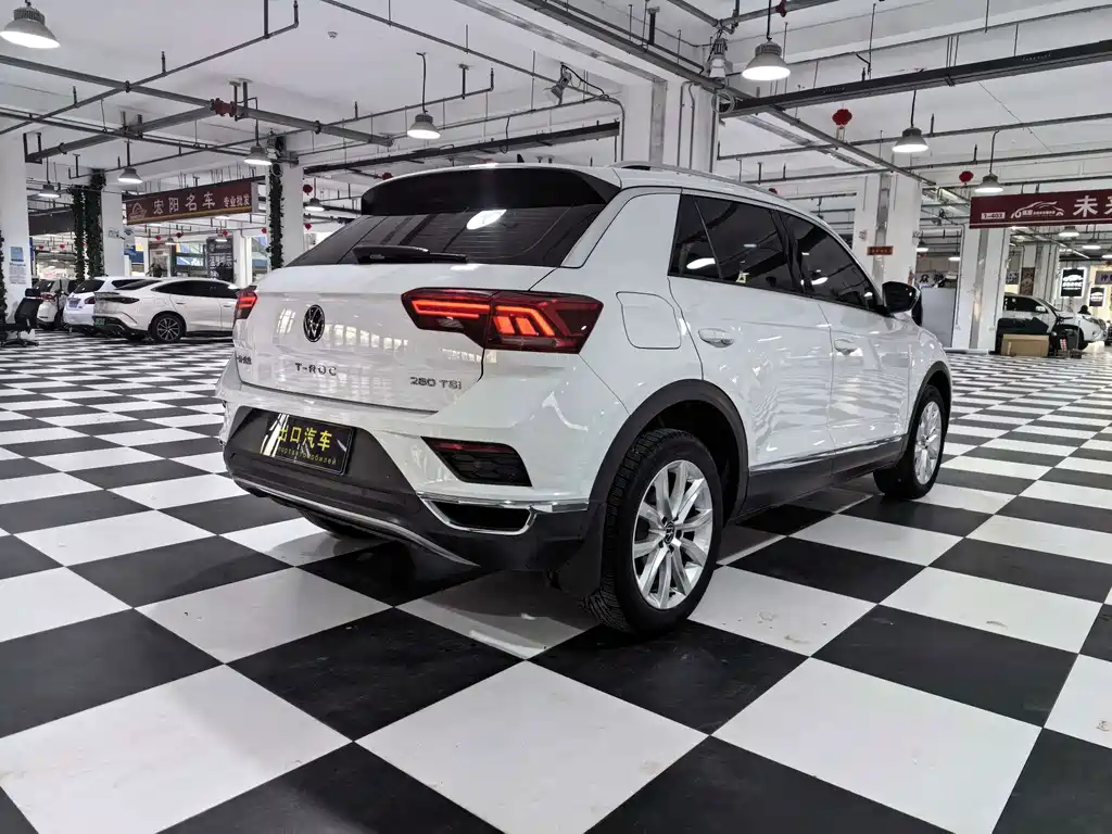 Volkswagen T-Roc — миниатюра 4