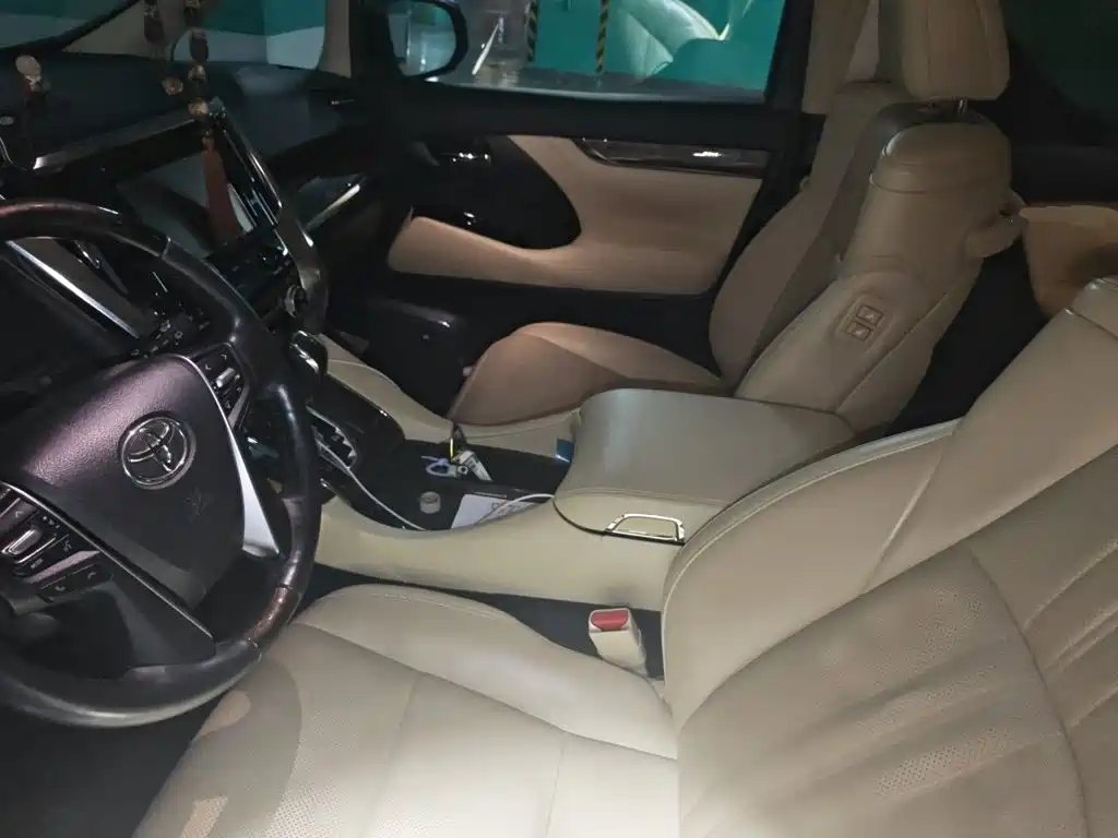 Toyota Vellfire — миниатюра 8