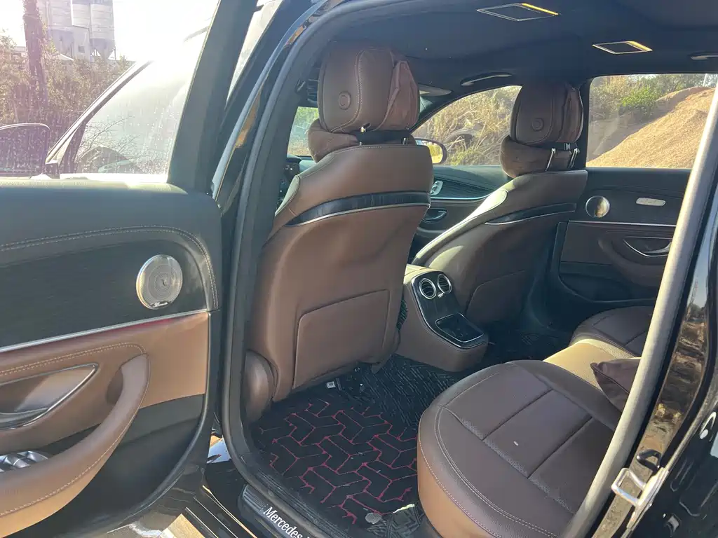 Mercedes-Benz E-Class — миниатюра 9