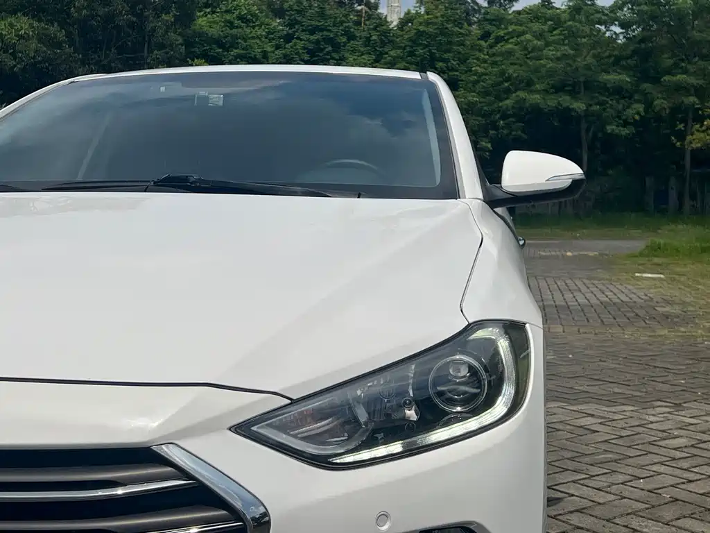 Hyundai Elantra — миниатюра 6