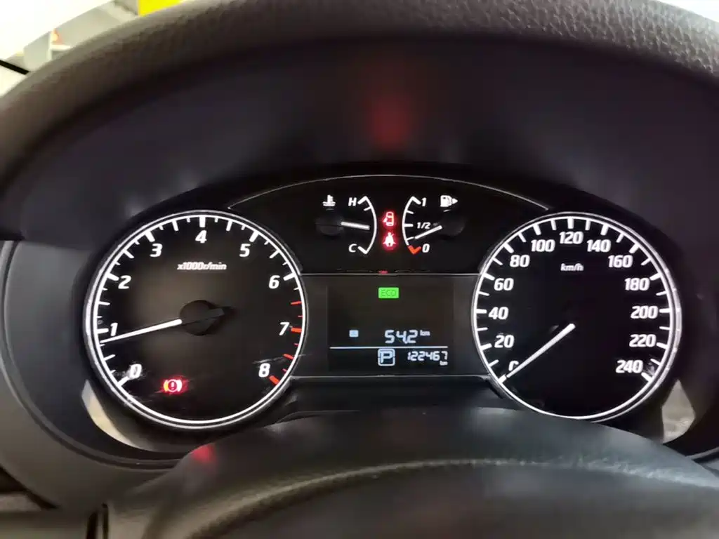 Nissan Tiida — миниатюра 12