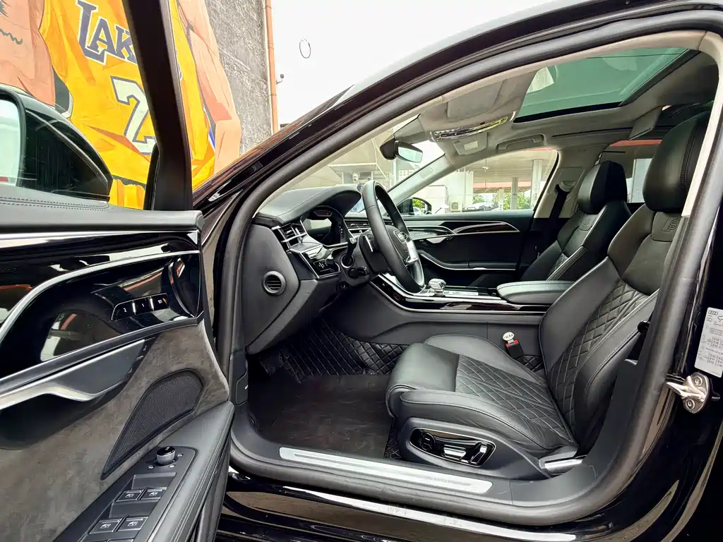 Audi A8 New Energy — миниатюра 9
