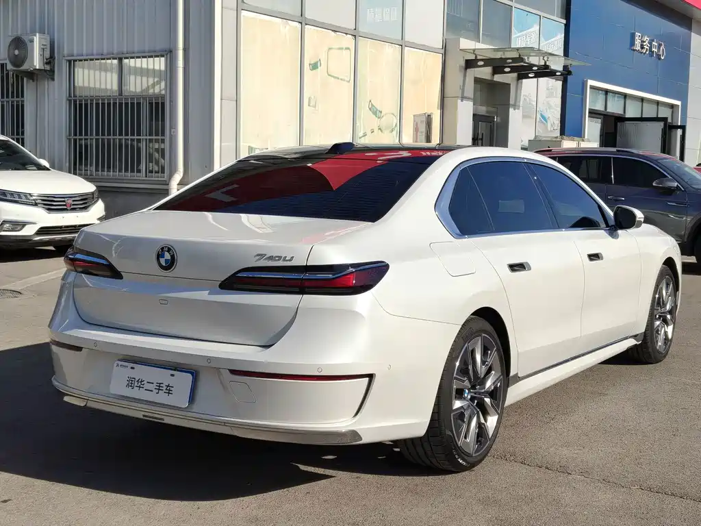 BMW 7 Series — миниатюра 5