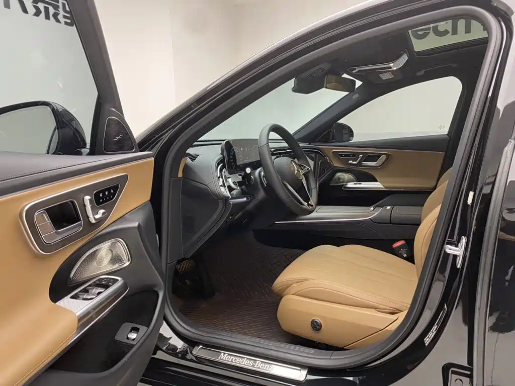 Mercedes-Benz E-Class — миниатюра 17