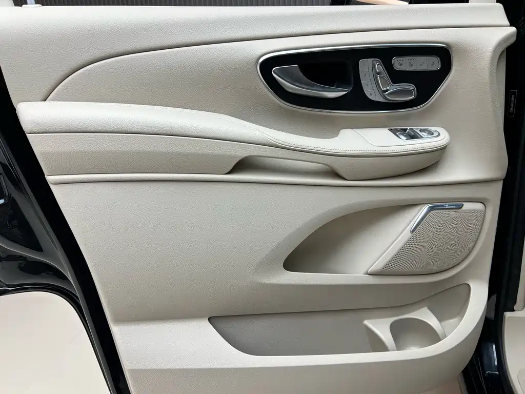 Mercedes-Benz V-Class — миниатюра 8