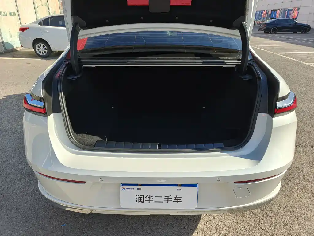 BMW 7 Series — миниатюра 15