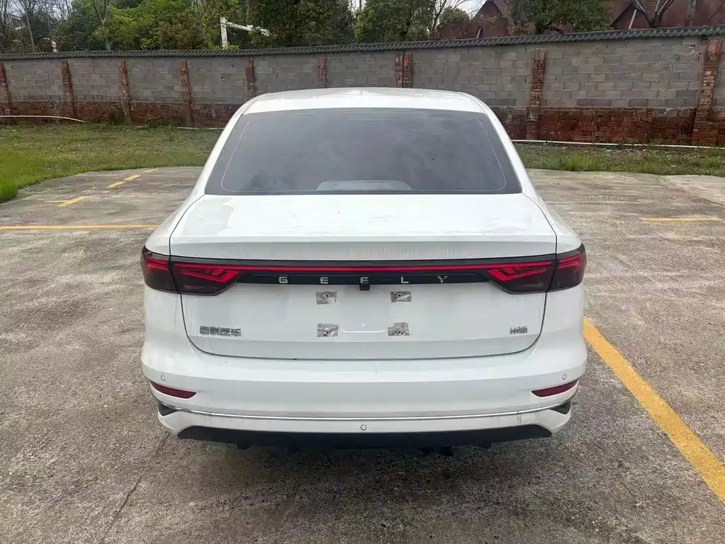 Geely Emgrand — миниатюра 5