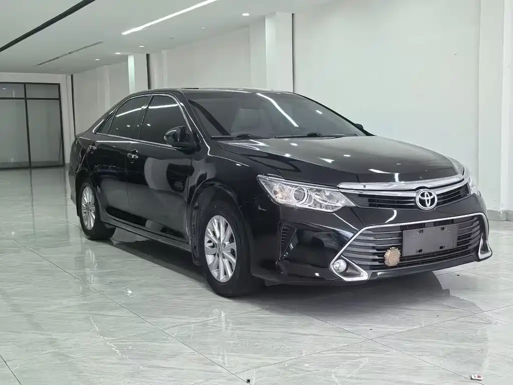 Toyota Camry — миниатюра 3