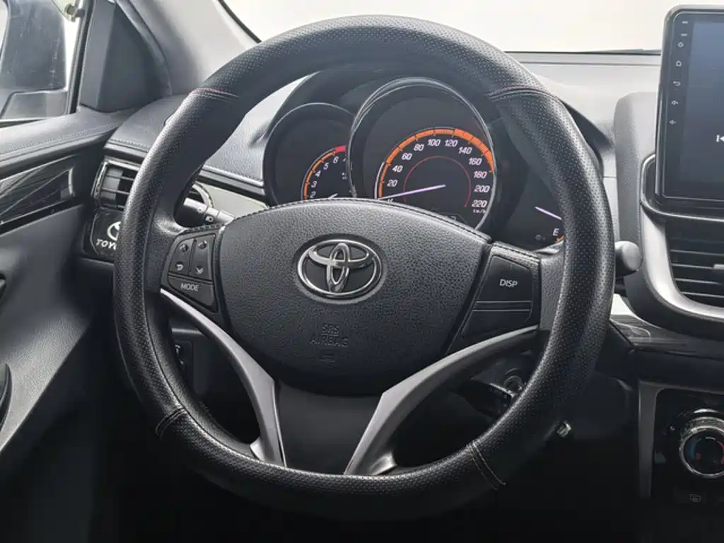 Toyota Yaris L — миниатюра 6