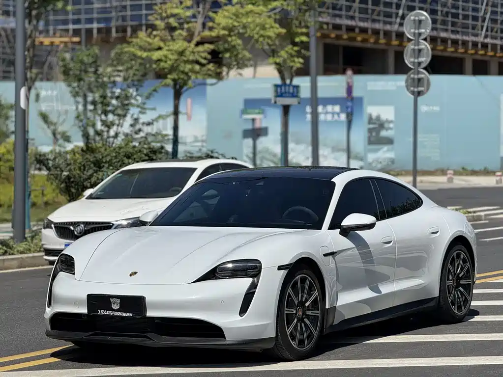 Porsche Taycan 2021