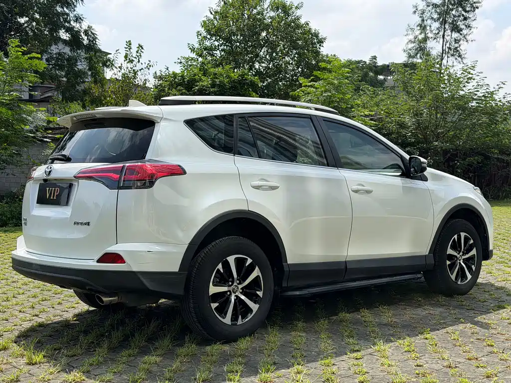 Toyota RAV4 — миниатюра 4