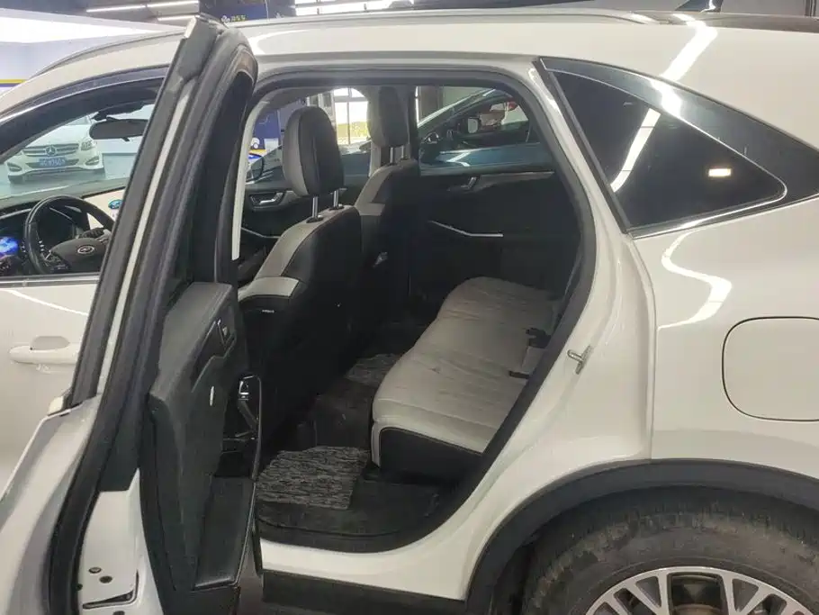 Ford Escape — миниатюра 11