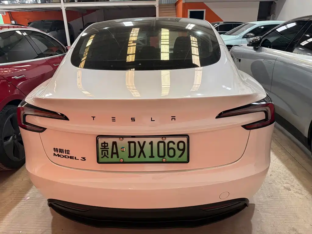 Tesla Model 3 — миниатюра 8