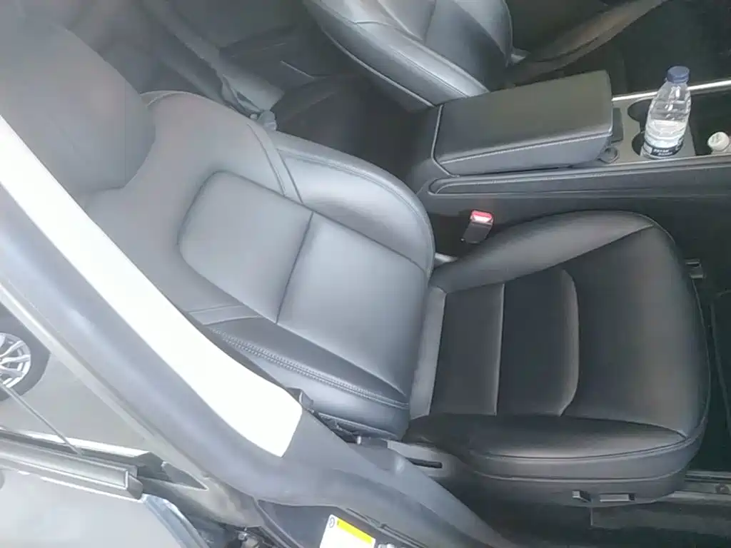 Tesla Model Y — миниатюра 25