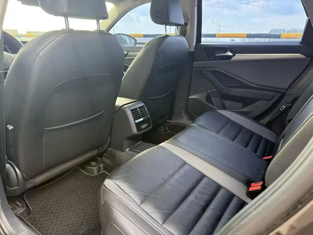 Volkswagen Sagitar — миниатюра 9