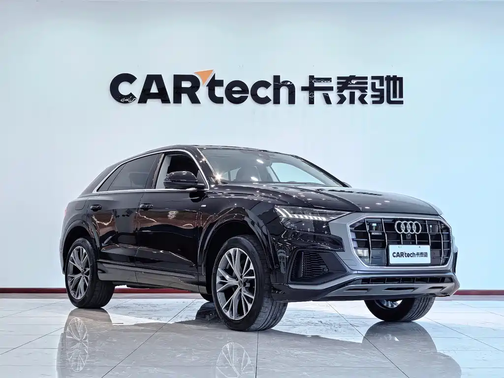 AUDI  Q8