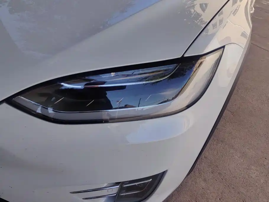 Tesla Model X — миниатюра 5