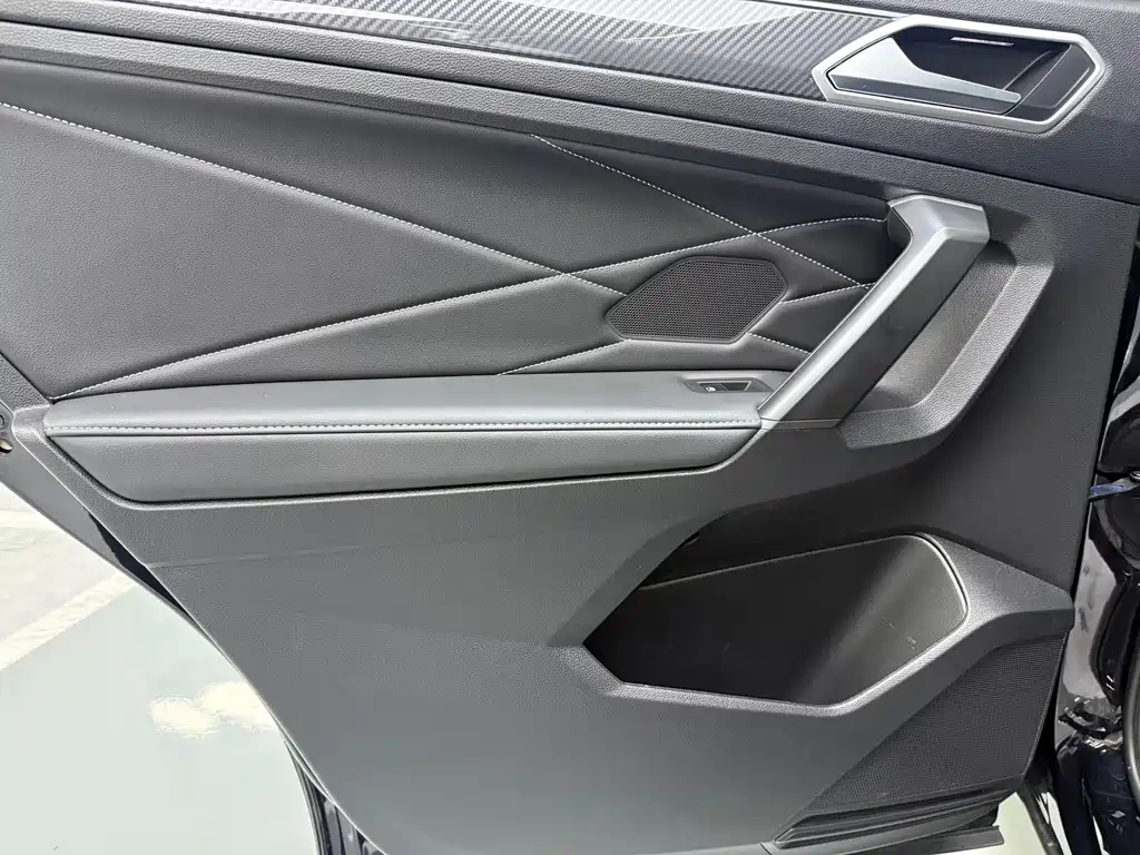 Volkswagen Tiguan L — миниатюра 11