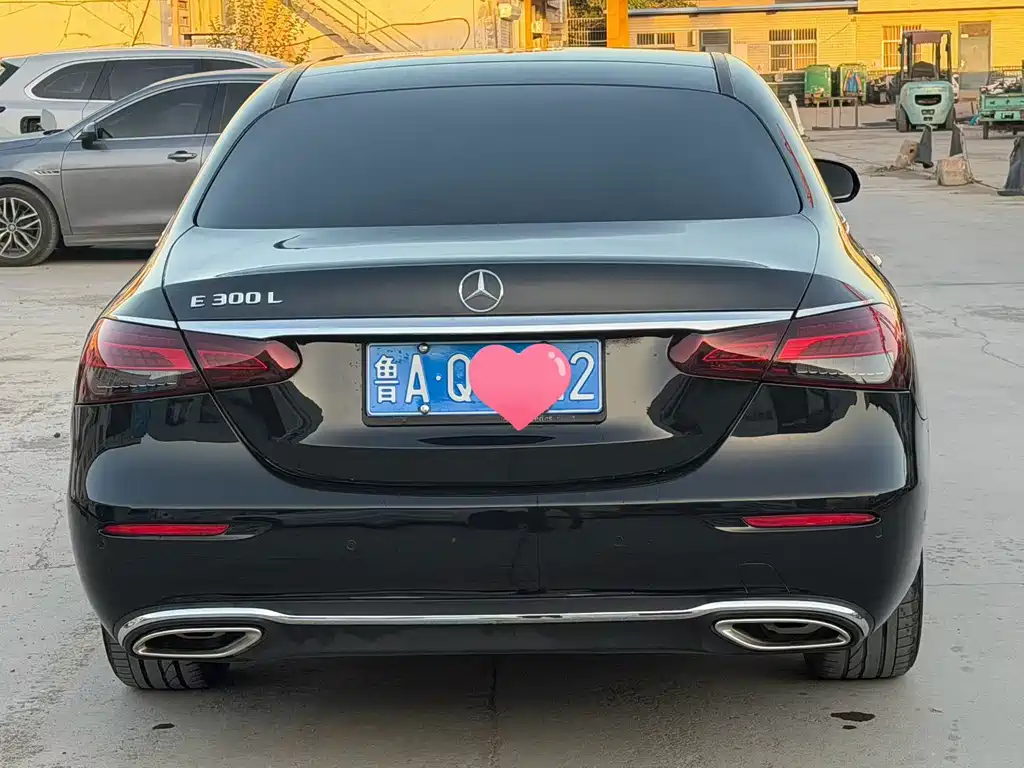 Mercedes-Benz E-Class — миниатюра 8