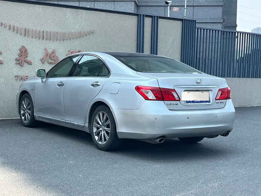 Lexus ES — миниатюра 5